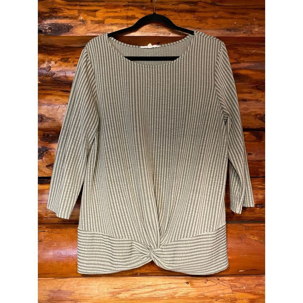 Above and Beyond Green and White Front Twist Knot Blouse Size‎ XL